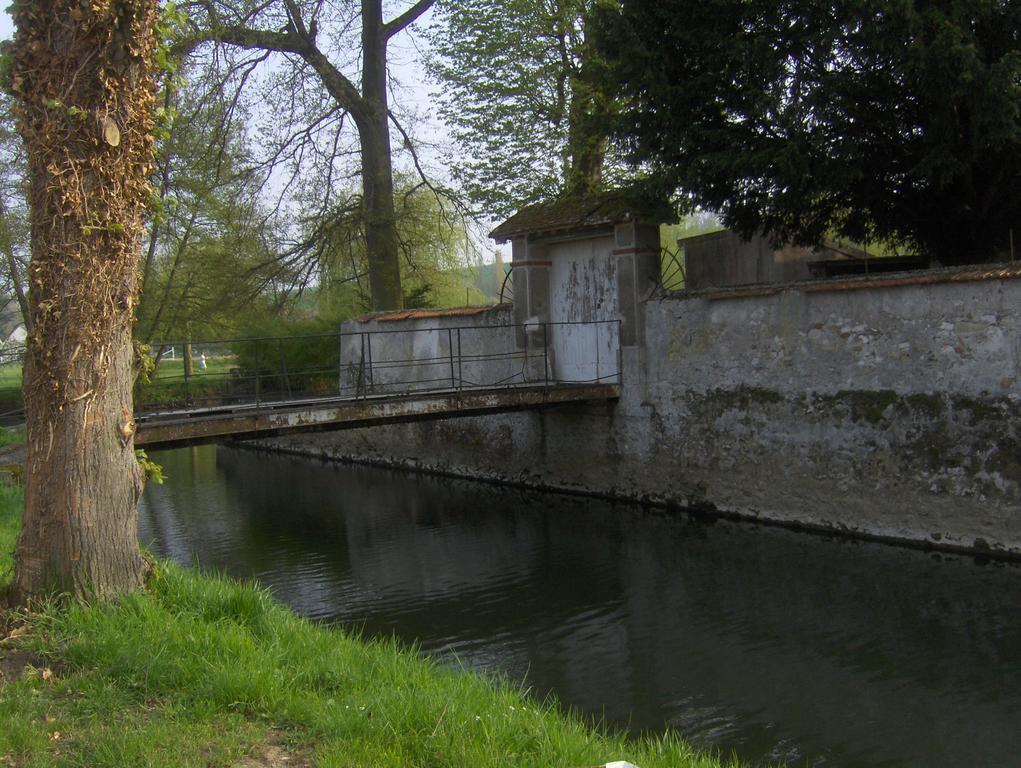 Gite Les Iris Villa Crecy-la-Chapelle Exteriör bild